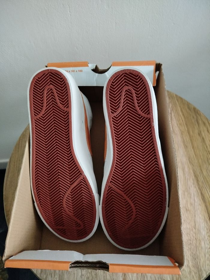 Baskets Nike T  36,5 - photo numéro 8