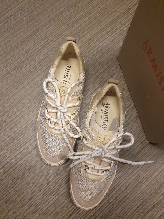 Superbe paire de baskets Armistice 🖤 - photo numéro 3