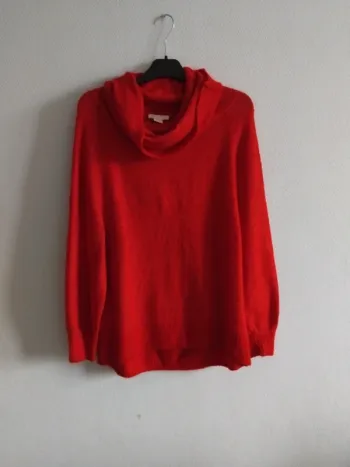Pull long taille S avec grand col roulé
