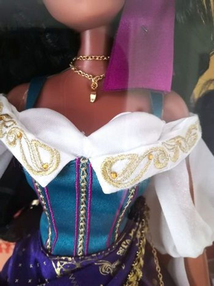 Poupée édition limitée Esmeralda  Disney NEUVE - photo numéro 6