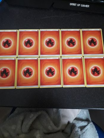 Lot de 10 cartes Pokémon énergie feu 2019 neuves