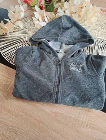 Veste a capuche, taille 8 ans, marque trois 25