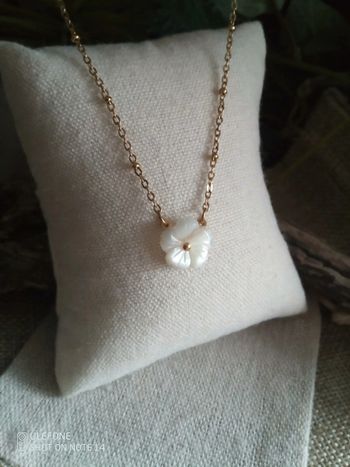 Collier bohème fleur de n'a'c'r'e naturelle