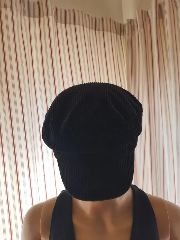 Casquette Zara en velour noir eur M 58cm - photo numéro 2