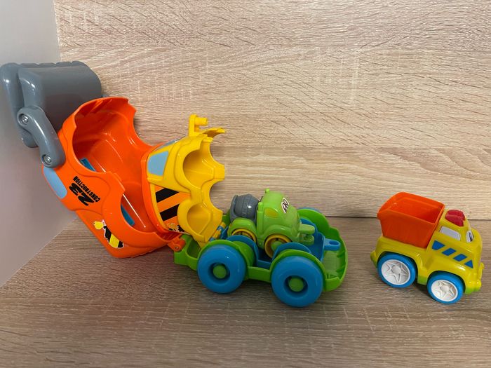 Lot de véhicules engins en plastique qui s’emboîtent - photo numéro 2