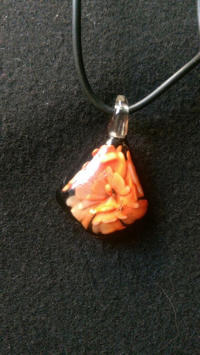 Collier avec pendentif artisanal - photo numéro 3