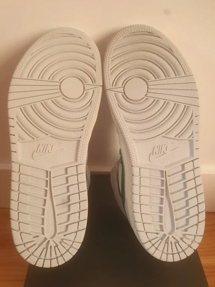 Nike Air Jordan 1 Mid (34) - photo numéro 8