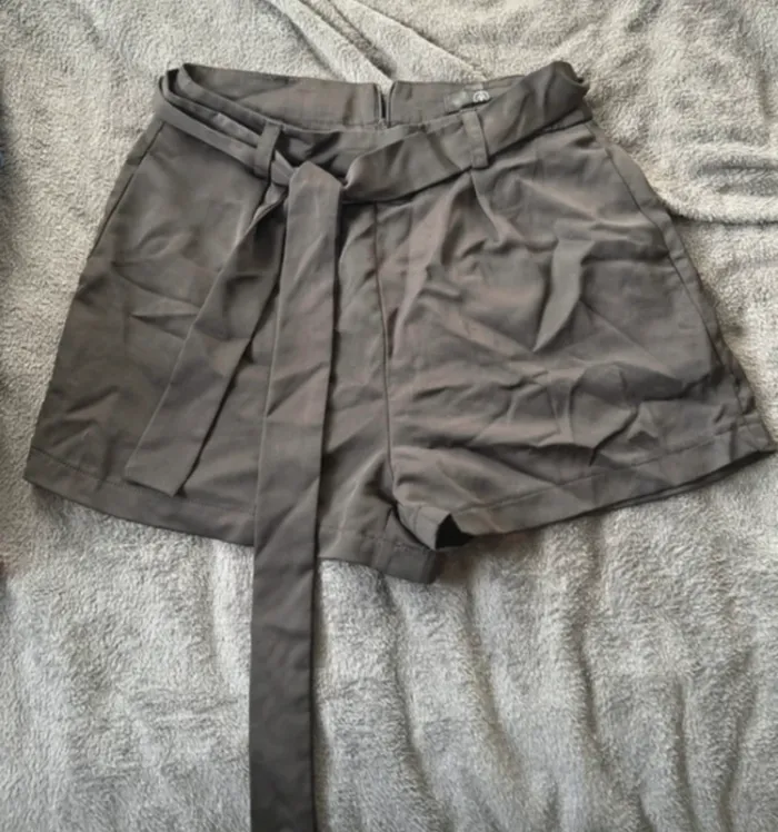 Short noir