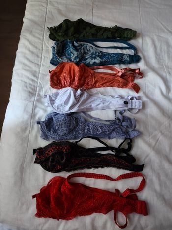 lot de 7 soutien gorge  95 B