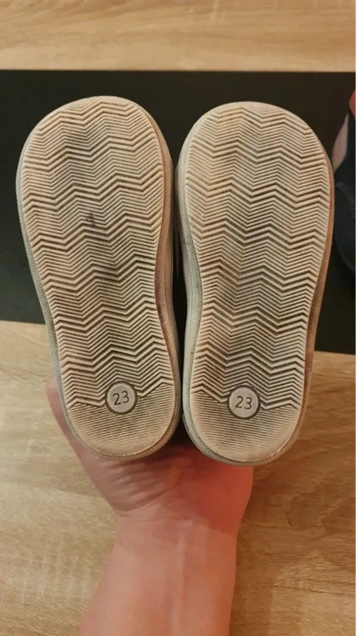 Lot de 3 paires de chaussures pointure 23 - photo numéro 8