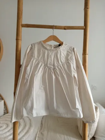 Blouse crème détail broderie anglaise 10 ans
