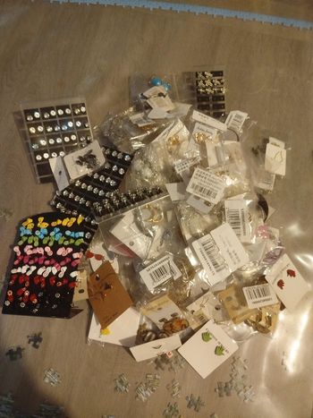 Lot de 191 paires de boucles d'oreilles