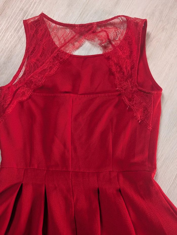 Robe avec superbe dos en dentelles - photo numéro 5