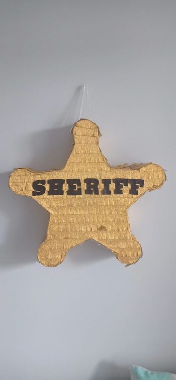 Piñata étoile de shériff