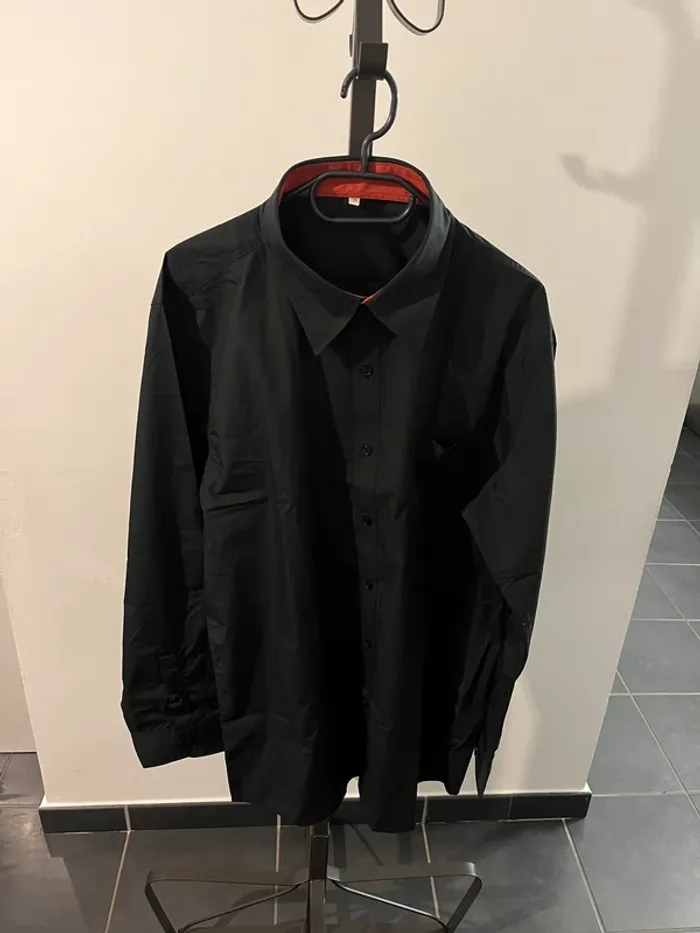 Chemise noire et rouge Taille 46/48