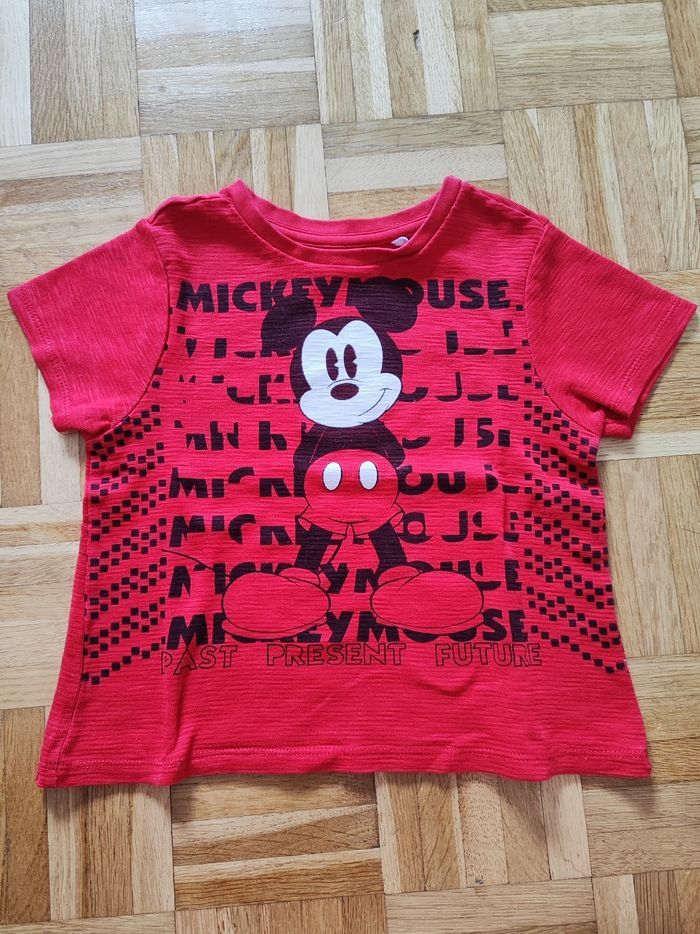 T-shirt garçon 4 ans ( taille petit)