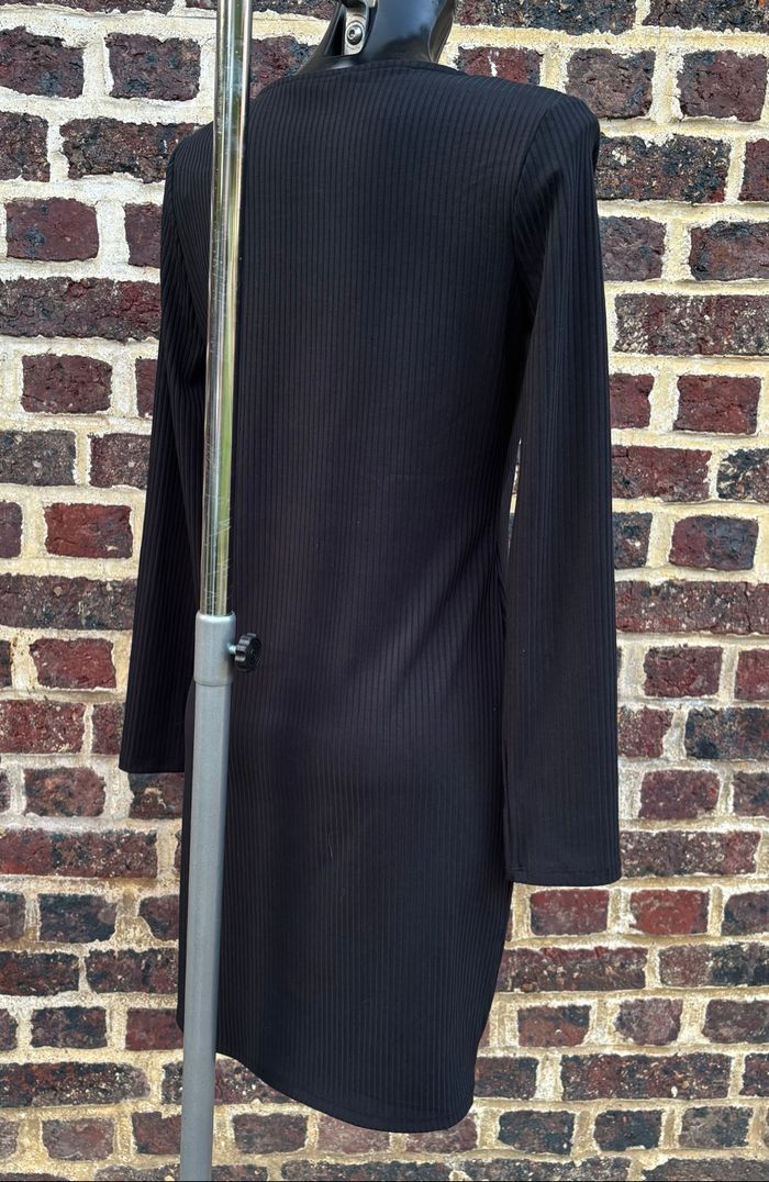 Robe courte côtelée noire à manches longues avec boutons T38 – Primark - photo numéro 3