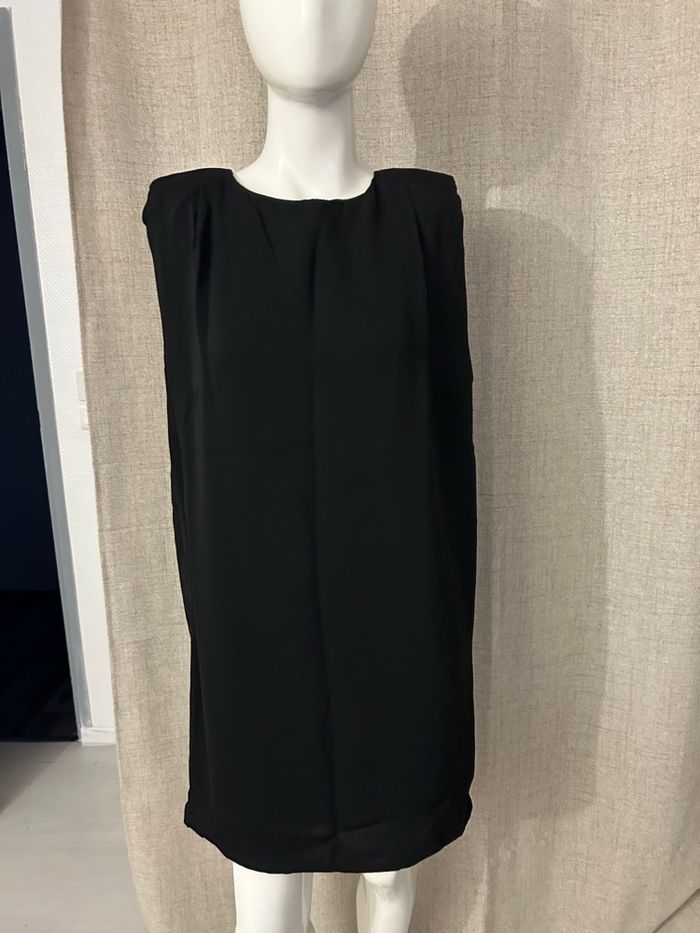 Robe avec épaulettes et dos nu - photo numéro 2