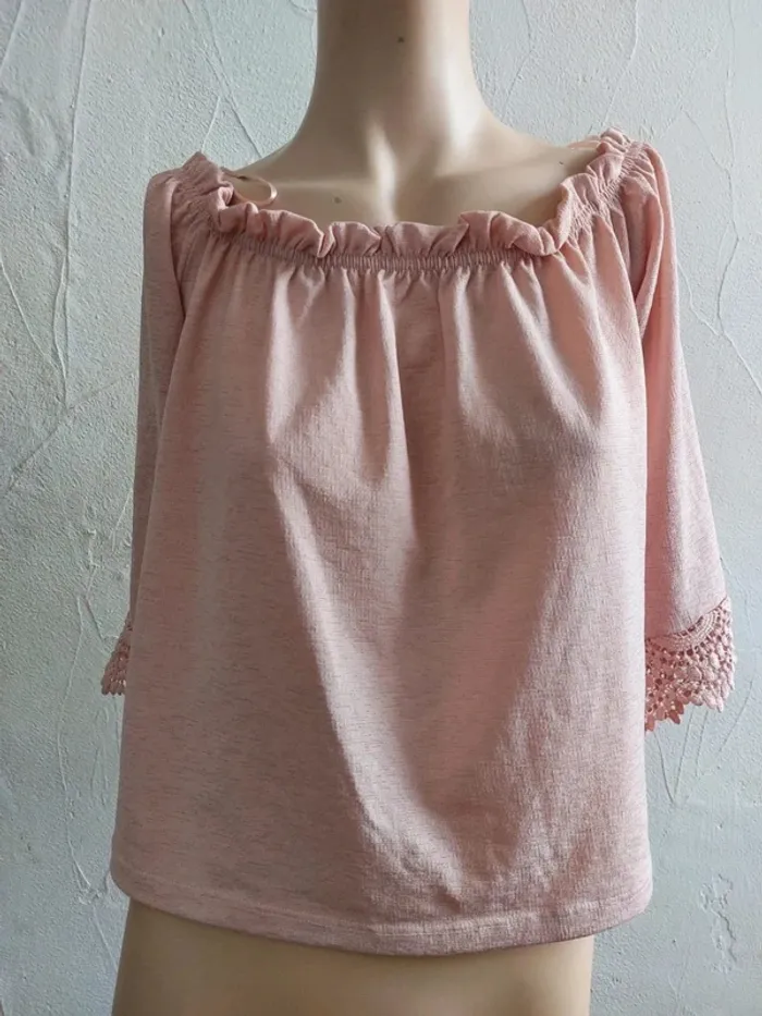 Jolie blouse rose à manches dentelle Taille S