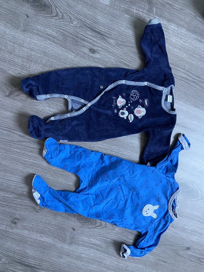 2 pyjamas