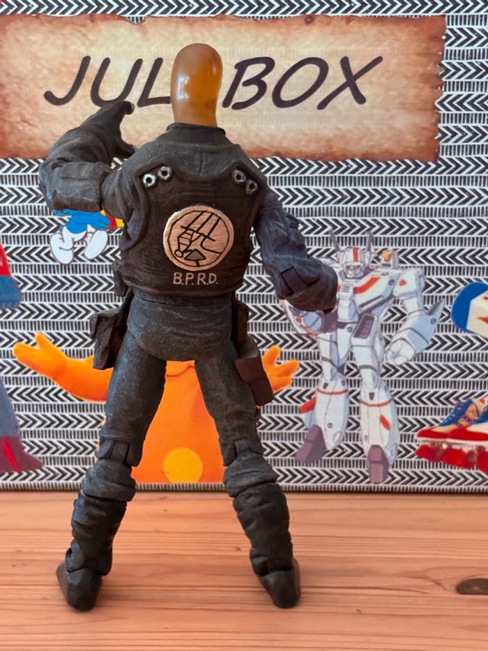 Figurine Mezco Hellboy Johann Krauss - photo numéro 3