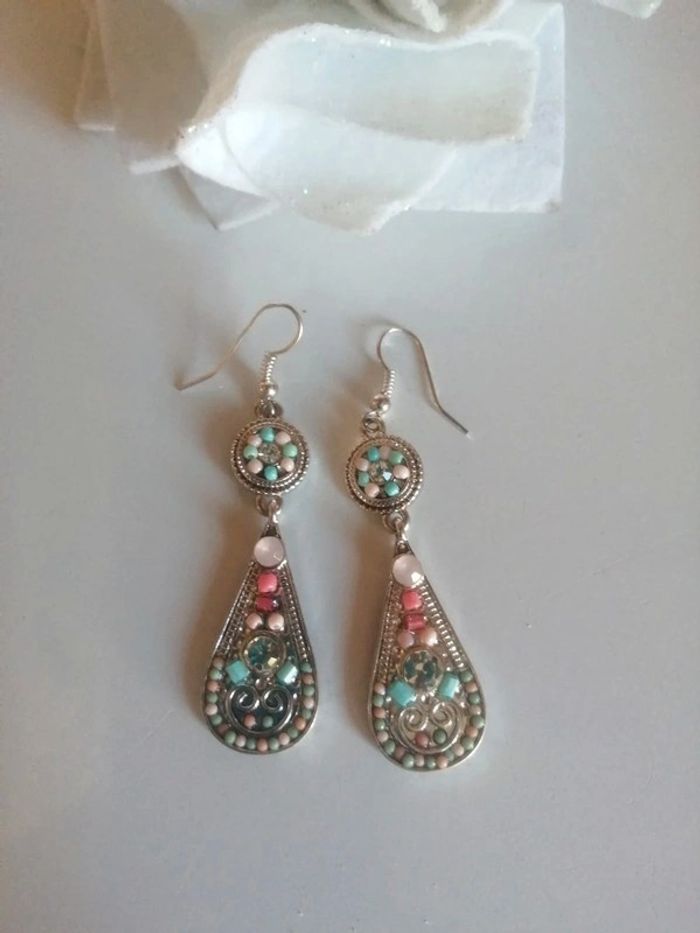 🌸Boucles dormeuses ovales serties de perles colorées 🌸