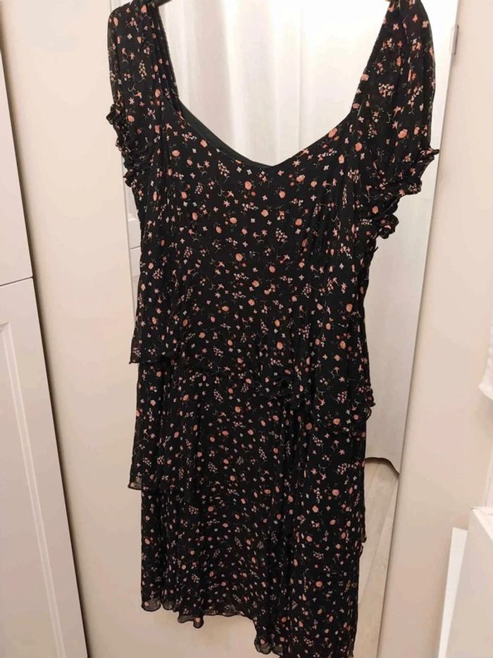 Robe fluide noire avec petites fleurs T42/44 - photo numéro 2