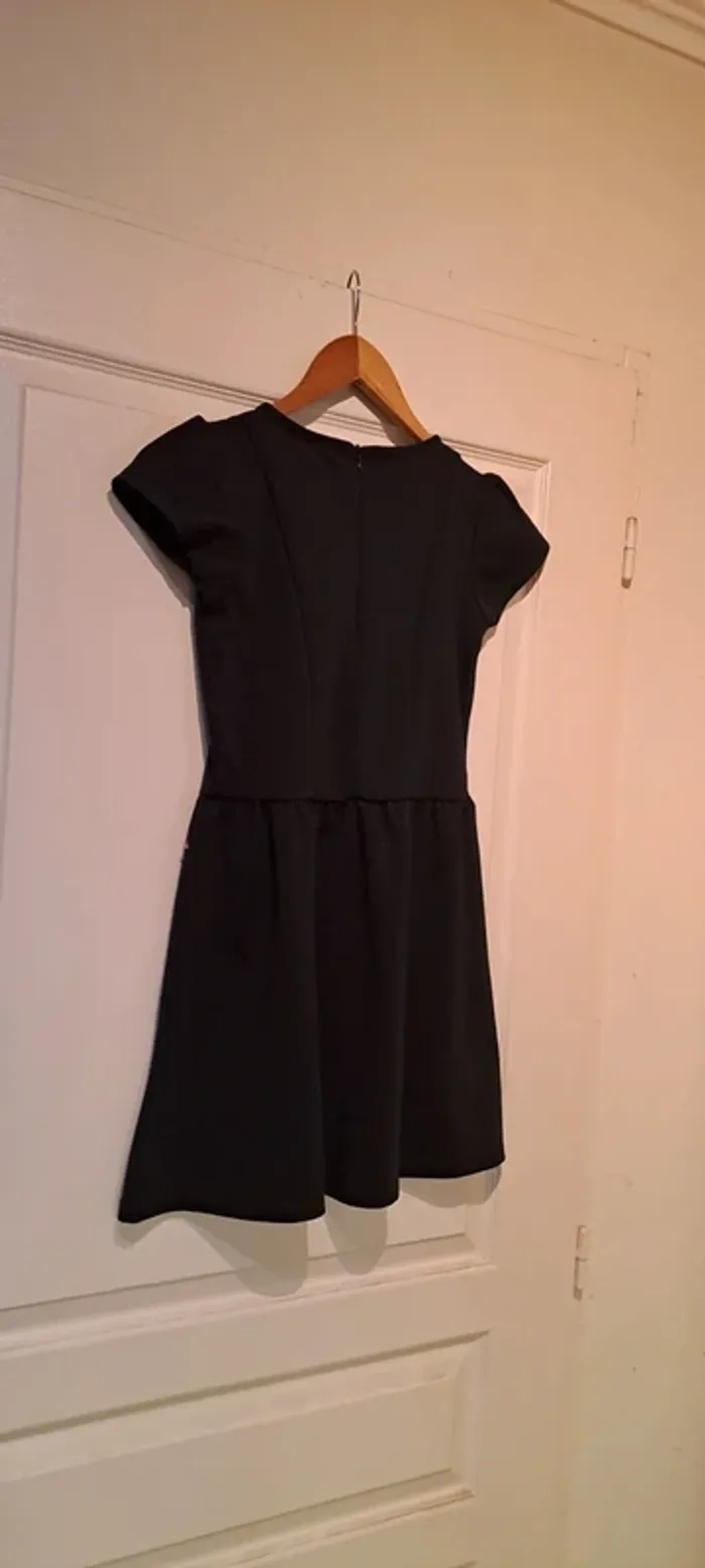 Robe hiver noire manches courtes - Marque Caprice de fille - Taille 10 ans - Très bon état. - photo numéro 7