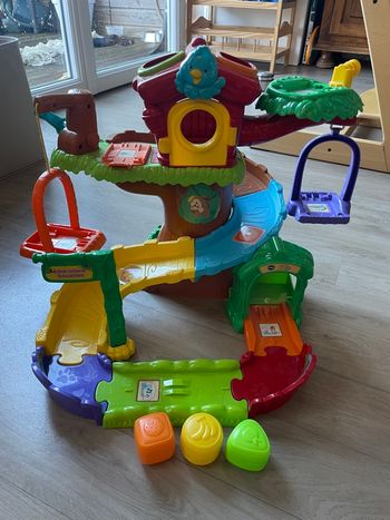 Tut tut arbre cabane à surprises