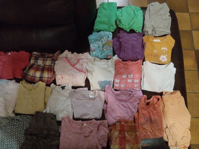 Ensemble de 33 vêtements Fille - 2 ans - Différentes marques - photo numéro 2