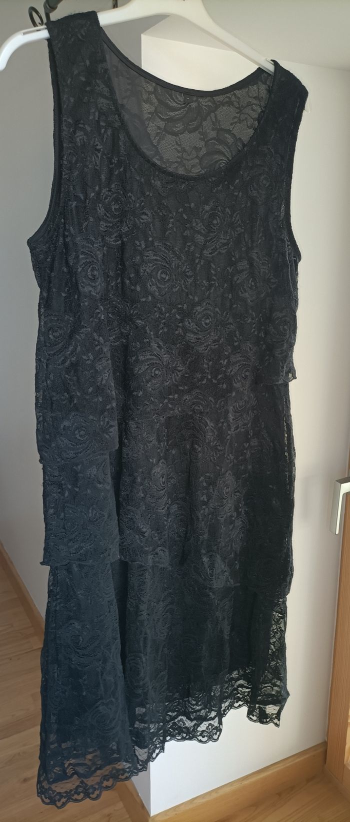 Robe noire dentelle femme taille 42 sans manches très bon état
