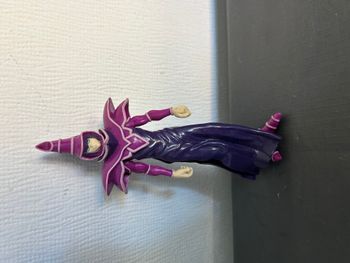 figurine yu gi oh dark magicien