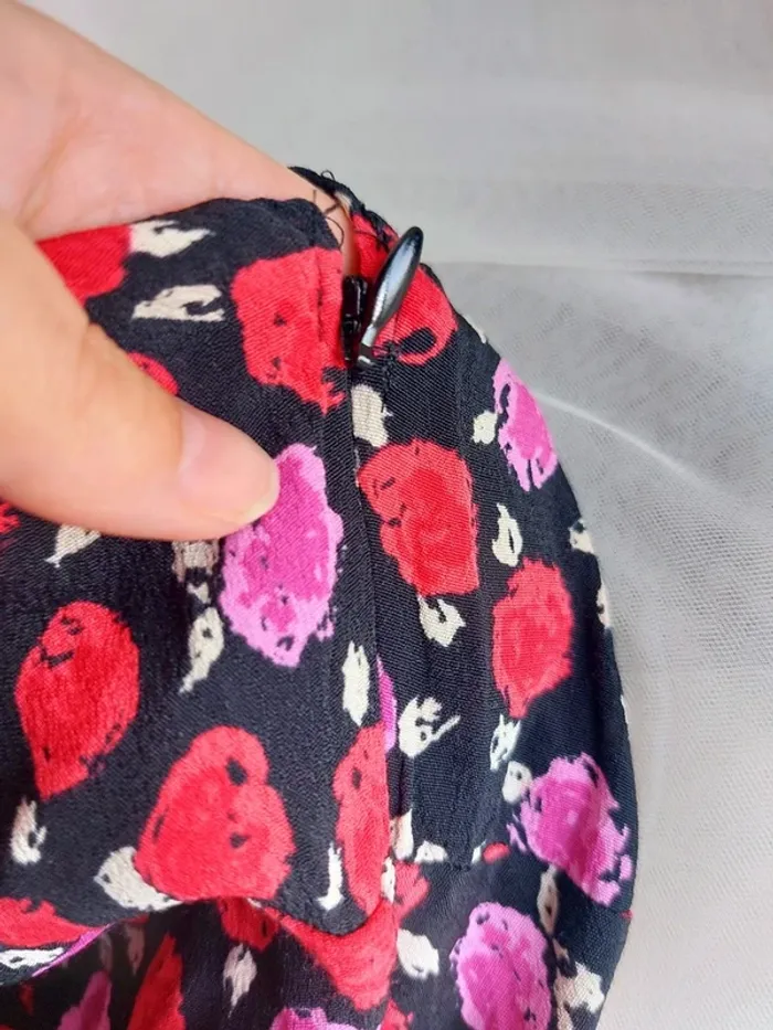 Robe longue Zara – M – Noir motifs floraux rouges et roses – État : Excellent - photo numéro 4