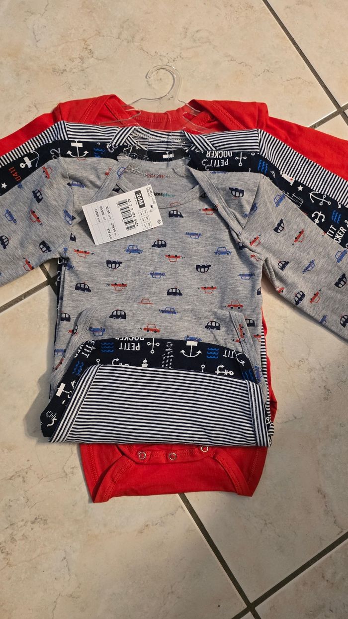 Neufs (non portés) 🏷🤩💙 bodies ML 24 mois garçon (ferme)💙💙💥💥