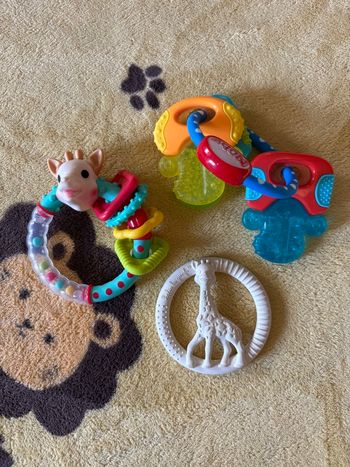 Hochets Sophie la girafe et anneaux de dentition 