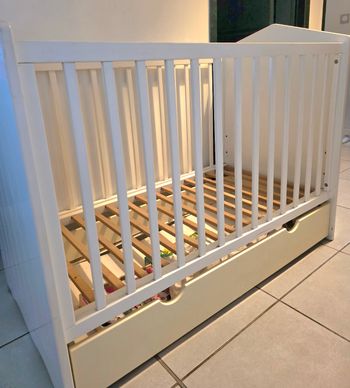 Lit à barreaux bébé