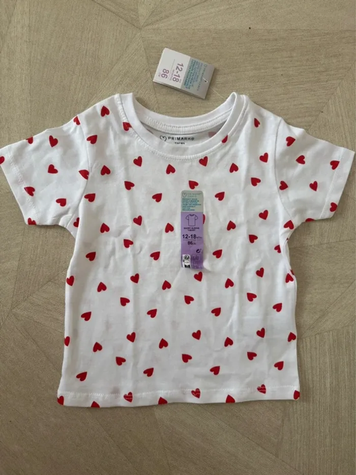 TEE shirt neuf cœurs