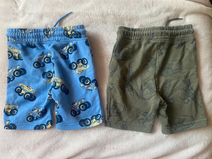 Lot de 2 shorts Primark garçons 4/5 et 5/6 ans - photo numéro 2