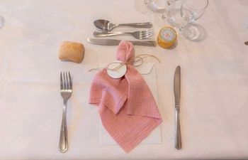 Lot de 50 ou 47 serviettes gaze de coton vieux rose. 