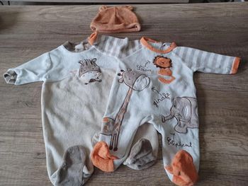 Lot 2 pyjamas animaux + bonnet