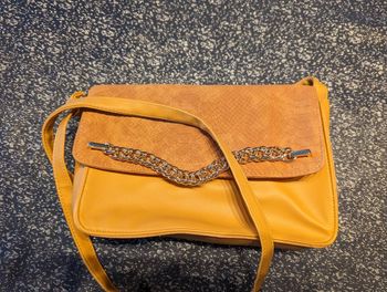 Petit sac avec chaîne