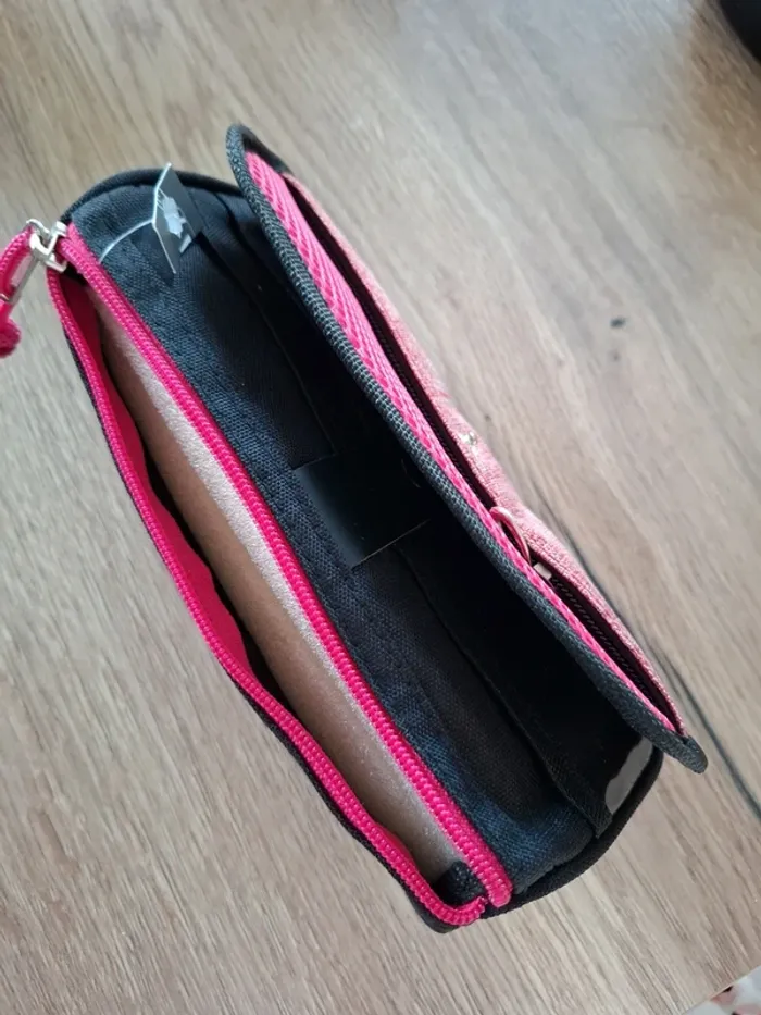 Trousse scolaire neuve - photo numéro 3