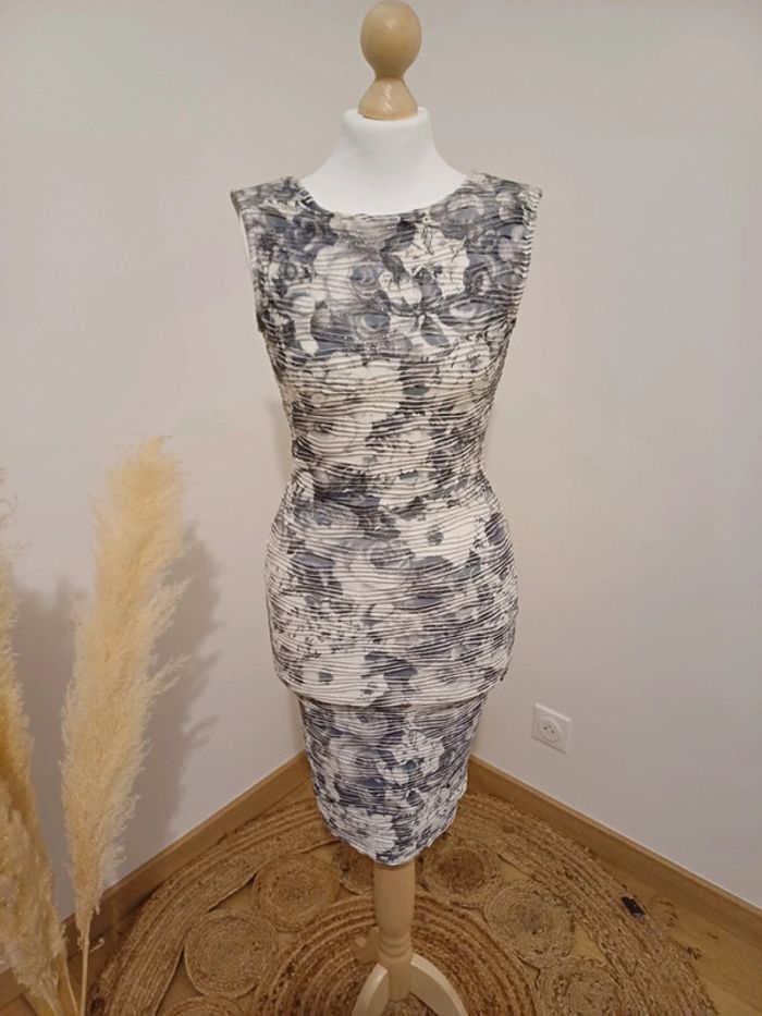 Robe moulante fleurie neuve Jane Norman taille XXS 32 - photo numéro 2