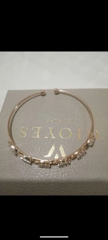 Beau bracelet Gioyes en plaqué or 24 carats sertis de zirconiums.