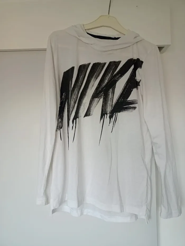 Tee shirt Nike avec capuche 13-15 ans