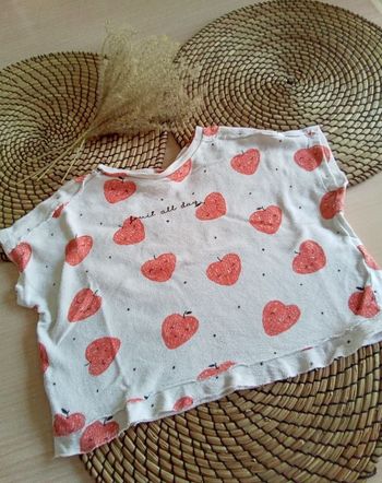 Tee shirt crème forme ample imprimé fraises Zara