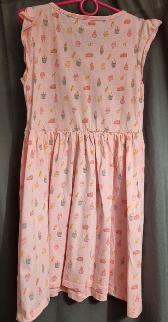 Robe, 8 ans