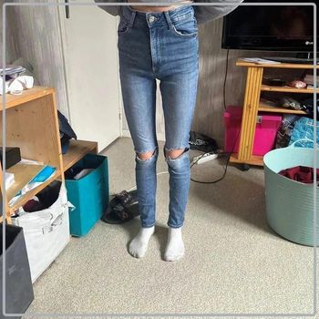 Jeans troués taille 34 marque Zara