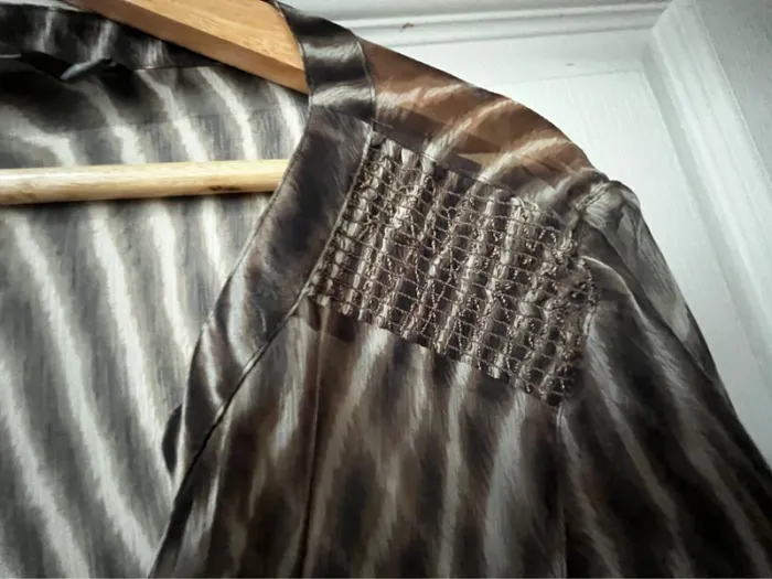 Blouse en soie dans les tons de marrons et voile , taille - photo numéro 4