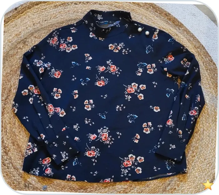 Blouse fleurie Zara - Taille S - Bleu Marine - Très bon état